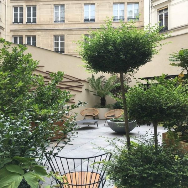 Balcoon paysagiste cour immeuble paris 8 coin detente