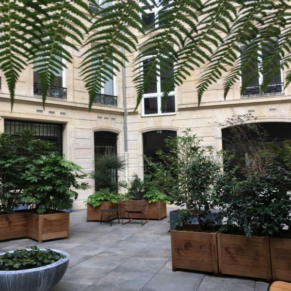 Balcoon paysagiste cour immeuble paris 8 dalle grcerame